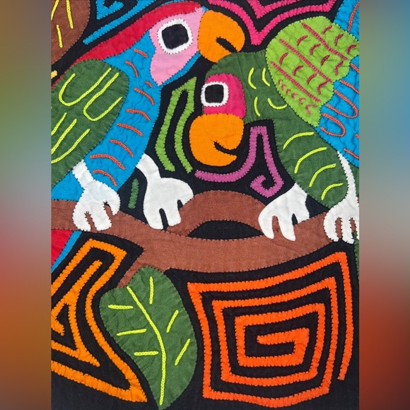 Muzzo Club Women's White Embroidered Bird Collared Short Sleeve Shirt; 42 - Picture 4 of 5